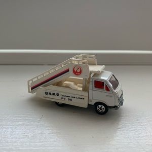 Tomica Toyota Hiace no.38.50 Japan Air